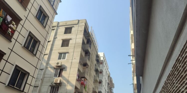 সকালের আকাশ পরিষ্কার, দিনের তাপমাত্রা বাড়ার সম্ভাবনা নেই