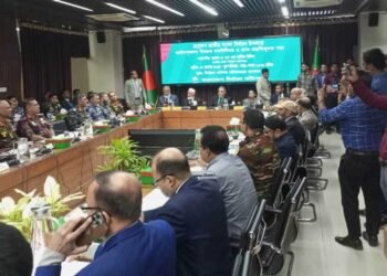 নিরাপত্তার ছক চূড়ান্ত করতে আইনশৃঙ্খলা বাহিনীর সঙ্গে বৈঠকে ইসি