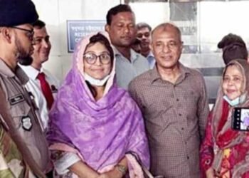 হাসপাতালে খালেদা জিয়াকে দেখতে গেলেন স্বরাষ্ট্র উপদেষ্টা