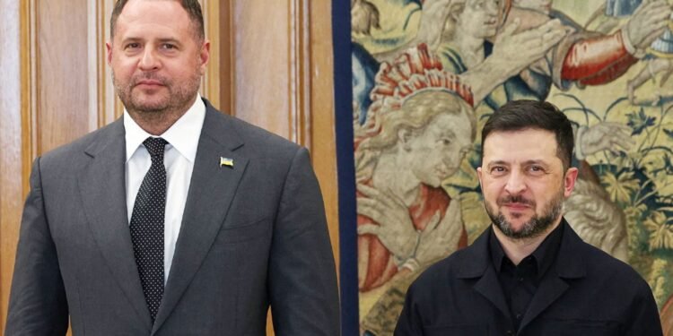 দুর্নীতির দায়ে পদত্যাগ করলেন জেলেনস্কির চিফ অব স্টাফ