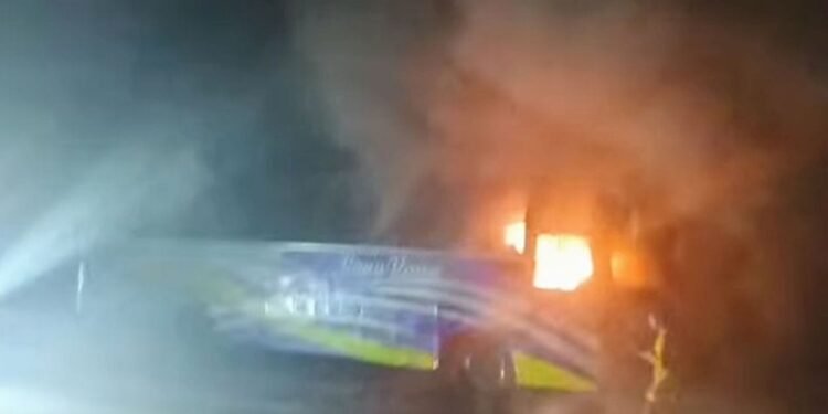 Miscreants-set-fire-to-a-stationary-bus-in-Fenis-Mahipal