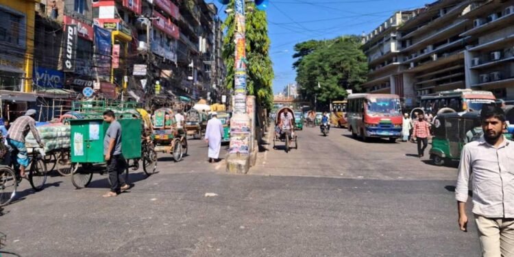 Empty-roads-in-Chittagong-during-Awami-Leagues-lockdown-program