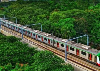 2-unexploded-cocktails-recovered-from-Metro-Rail-track-line