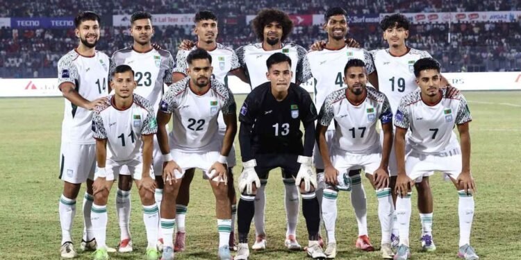 Hamza-and-team-getting-2-crore-taka-reward