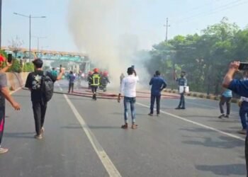 Fire-in-moving-private-car-in-capitals-Kurmitola