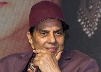 Bollywoods-He-Man-Dharmendra-passed-away-at-the-age-of-89