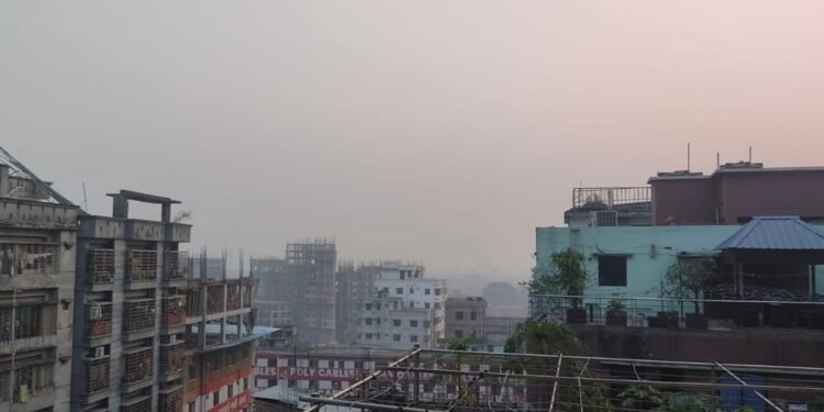 ঢাকার আকাশ মেঘলা, আবহাওয়া থাকবে শুষ্ক