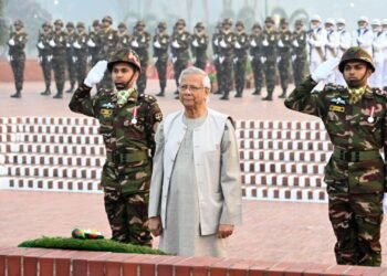 জাতীয় স্মৃতিসৌধে প্রধান উপদেষ্টার শ্রদ্ধা