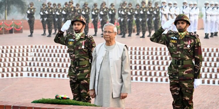 জাতীয় স্মৃতিসৌধে প্রধান উপদেষ্টার শ্রদ্ধা