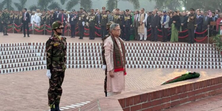 মহান বিজয় দিবসে জাতীয় স্মৃতিসৌধে রাষ্ট্রপতির শ্রদ্ধা