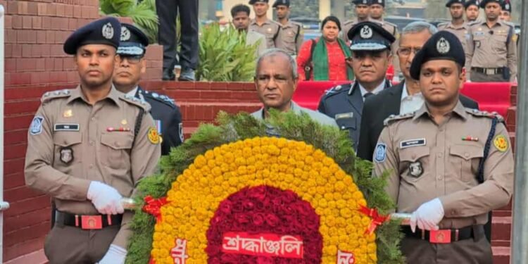 রাজারবাগে পুলিশ স্মৃতিস্তম্ভে স্বরাষ্ট্র উপদেষ্টার শ্রদ্ধা