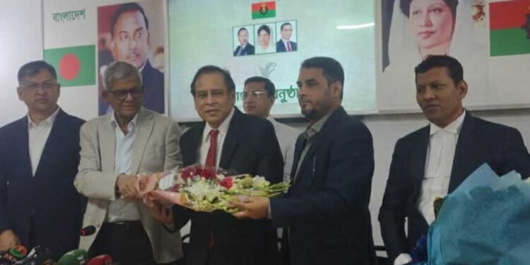 আনুষ্ঠানিকভাবে বিএনপিতে যোগ দিলেন রেজা কিবরিয়া