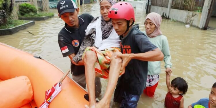 এশিয়ার ৪ দেশে ঘূর্ণিঝড় ও বন্যার তাণ্ডবে ৯ শতাধিক নিহত, নিখোঁজ বহু