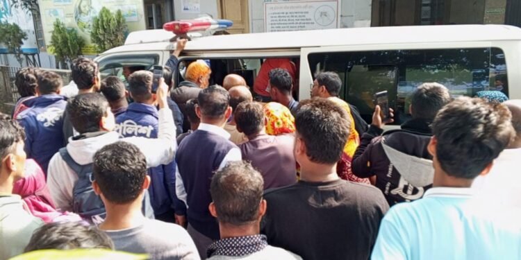 চুয়াডাঙ্গায় পুলিশের ফায়ারিং মহড়ার সময় গুলিবিদ্ধ মোটরসাইকেল আরোহী