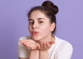 ফাটা ঠোঁটকে বিদায় জানান, শীতে মেনে চলুন এই ৫ টিপস