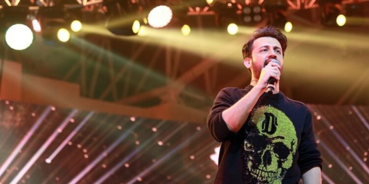 ঢাকায় আসছেন না আতিফ আসলাম: শেষ মুহূর্তে বাতিল হলো কনসার্ট