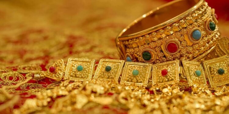 দেশের বাজারে স্বর্ণের দামে নতুন রেকর্ড, ভরি ছাড়াল ২ লাখ ১৫ হাজার টাকা