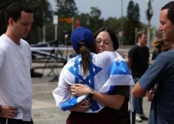 সিডনির বন্ডাই বিচে রক্তের দাগ: হানুকা উৎসবে হামলায় নিহত বেড়ে ১৬