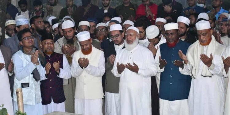 ফজরের পর হাদির কবরে জামায়াত আমিরের জিয়ারত