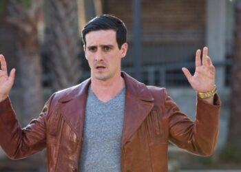 হলিউড অভিনেতা জেমস রেনসোনের রহস্যজনক মৃত্যু