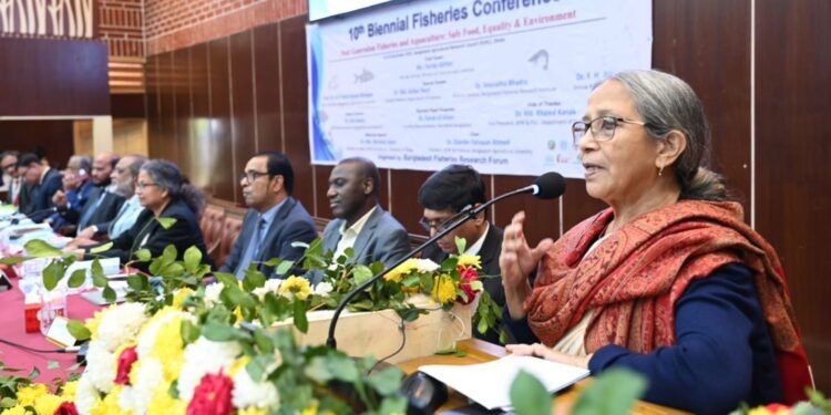 ‘নিরাপদ না হলে তাকে মাছ বলা যায় না’: অ্যাকুয়াকালচার নিয়ে মৎস্য উপদেষ্টার সতর্কবার্তা