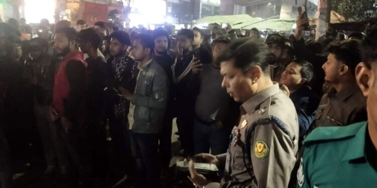 মগবাজারে ফ্লাইওভার থেকে ফেলা ককটেলে চূর্ণ হলো যুবকের মাথা