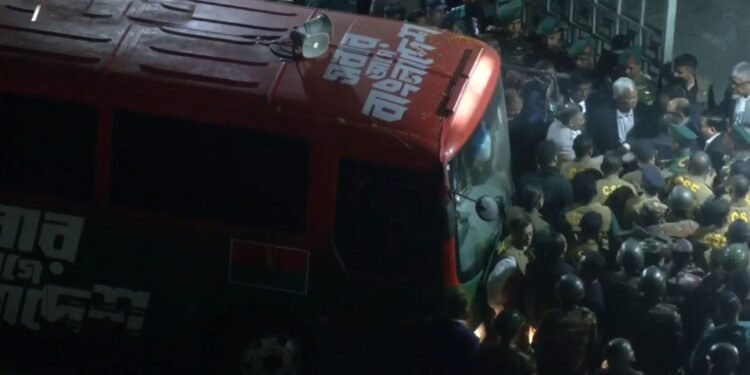 এভারকেয়ারে খালেদা জিয়ার পাশে তারেক রহমান