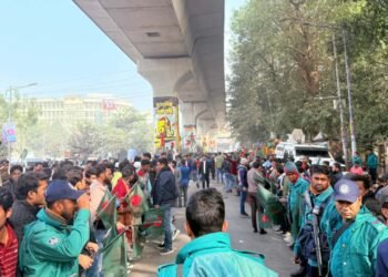 ঢাবি ক্যাম্পাসে তারেক রহমান: শহীদ ওসমান হাদি ও নজরুলের কবরে শ্রদ্ধা