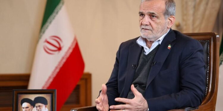 খামেনির ওয়েবসাইটে সাক্ষাৎকার: আগ্রাসন হলে ‘সর্বাত্মক প্রতিরোধ’ গড়ে তোলার হুঁশিয়ারি