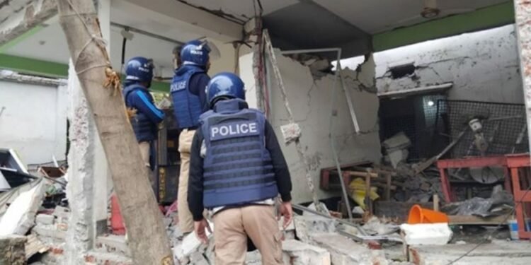 মাদ্রাসার আড়ালে জঙ্গি আস্তানা: ৪০০ লিটার কেমিক্যালসহ গ্রেপ্তার ৬ জন রিমান্ডে