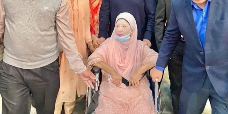 শেষ সময়ে তারেক রহমানসহ বেগম জিয়ার পাশে ছিলেন যারা