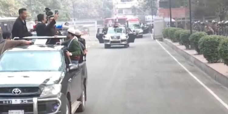 জাতীয় পতাকায় মোড়ানো কফিনে সংসদ প্লাজায় খালেদা জিয়া