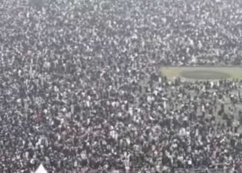 মানিক মিয়া এভিনিউতে মানুষের জনসমুদ্র, যান চলাচলে বিশেষ নির্দেশনা