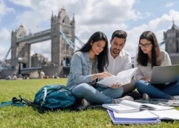 যুক্তরাজ্যের একাধিক বিশ্ববিদ্যালয়ে বাংলাদেশ ও পাকিস্তানের শিক্ষার্থীদের ভর্তি স্থগিত