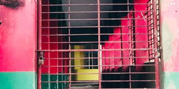 ২৪৩ স্কুলে পরীক্ষা বন্ধ, কর্মবিরতিতে থাকা সব শিক্ষককে শোকজ