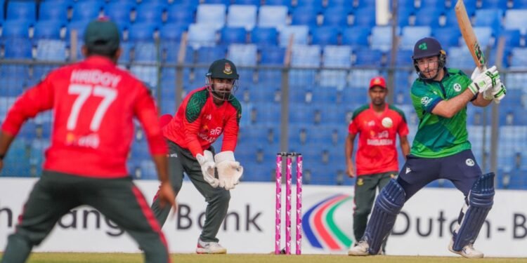 পাওয়ার প্লেতে ঝড় তুলেও পথ হারাল আইরিশরা, টার্গেট ১১৮