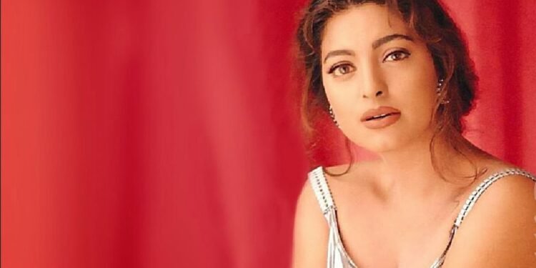 এক বছরে ৩ হাজার কোটি আয়! অভিনয় ছেড়ে ব্যবসায় বাজিমাত জুহির