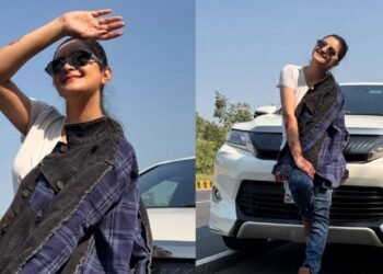 শীতের পিঠা খেতে গ্রামের পথে পরীমণি?