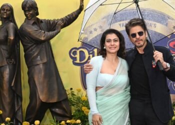 লন্ডনে ‘ডিডিএলজে’র ভাস্কর্য উন্মোচন: ৩০ বছর পরও জীবন্ত রাজ-সিমরানের প্রেম