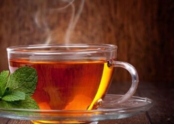ভালো ঘুম আর সতেজ নিঃশ্বাস চাইলে রাতে পান করুন এক কাপ পুদিনা চা