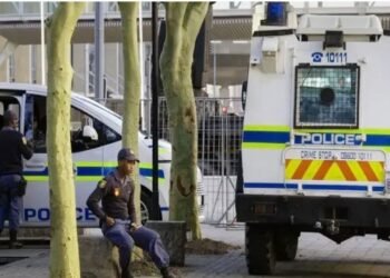 দক্ষিণ আফ্রিকায় হোস্টেলে বন্দুকধারীদের হামলায় শিশুসহ নিহত ১১