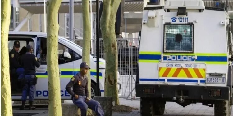 দক্ষিণ আফ্রিকায় হোস্টেলে বন্দুকধারীদের হামলায় শিশুসহ নিহত ১১