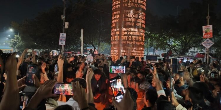 হাদির মৃত্যুসংবাদে মাঝরাতে উত্তাল শাহবাগ: বিচার চেয়ে রাজপথে মিছিল