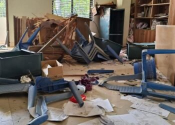 কুষ্টিয়ায় প্রথম আলোর অফিসে ভাঙচুর