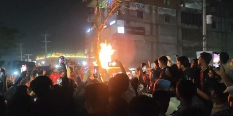 মহানবীকে (সা.) কটূক্তির অভিযোগ: ভালুকায় যুবককে পিটিয়ে হত্যার পর লাশে আগুন