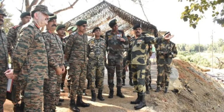 ত্রিপুরার বেলুনিয়া সীমান্তে ভারতীয় ইস্টার্ন কমান্ড প্রধান: বিএসএফ ও আসাম রাইফেলসকে সতর্কবার্তা