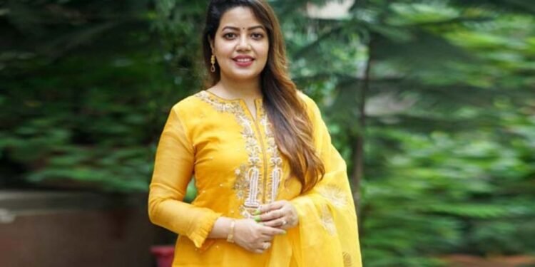 কনার হাতে মেহেদি দেখে বিয়ের জল্পনা, গায়িকা বললেন ‘এটি শুধুই গান’