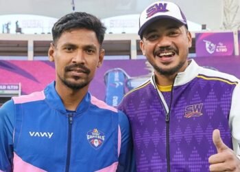 ৩ উইকেট নিয়েও হারলেন তাসকিন, ফিজের মুখে জয়ের হাসি