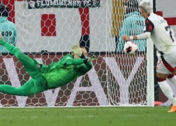 ৪টি পেনাল্টি সেভ, অতঃপর ভাঙা হাত: পিএসজিকে শিরোপা জেতালেন সাফোনভ