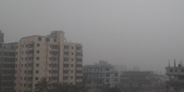 ঢাকার আকাশ মেঘলা হলেও আবহাওয়া শুষ্ক: সর্বনিম্ন তাপমাত্রা ১৬ ডিগ্রি